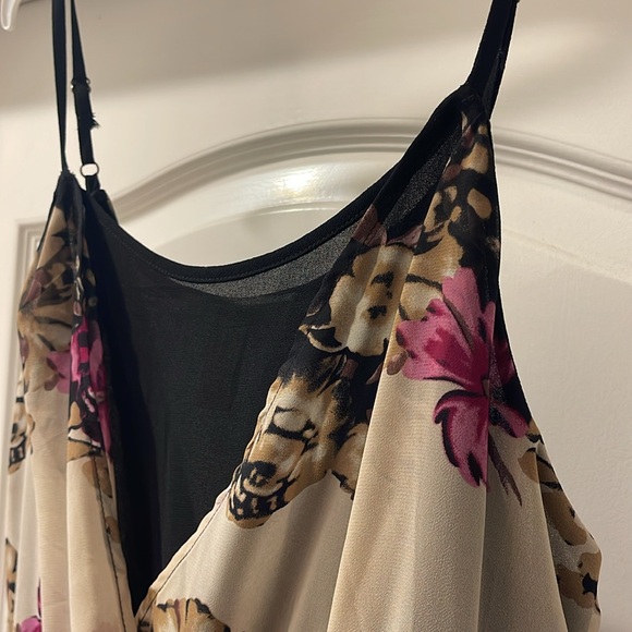 Women’s Forever 21 Contemporary Dress Medium - barely worn - flower pattern - Picture 4 of 4